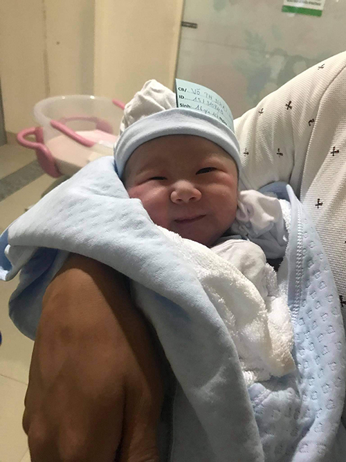 Con gái mới sinh của vợ chồng Phan Văn Đức. Ảnh: PVĐ.