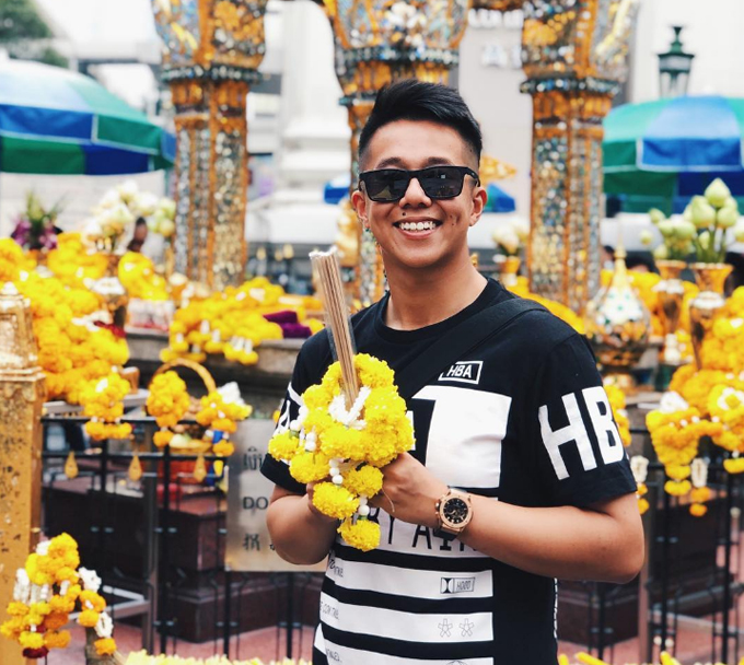 Trên trang cá nhân, Matt Liu thường xuyên chia sẻ hình ảnh đời thường cùng gia đình. Năm 2015, chàng CEO tới thăm đền Erawan ở thủ đô Bangkok cùng mẹ. Ngôi đền tọa lạc ngay trung tâm thành phố, là nơi được nhiều du khách và dân địa phương tới tham quan và cầu an mỗi ngày.