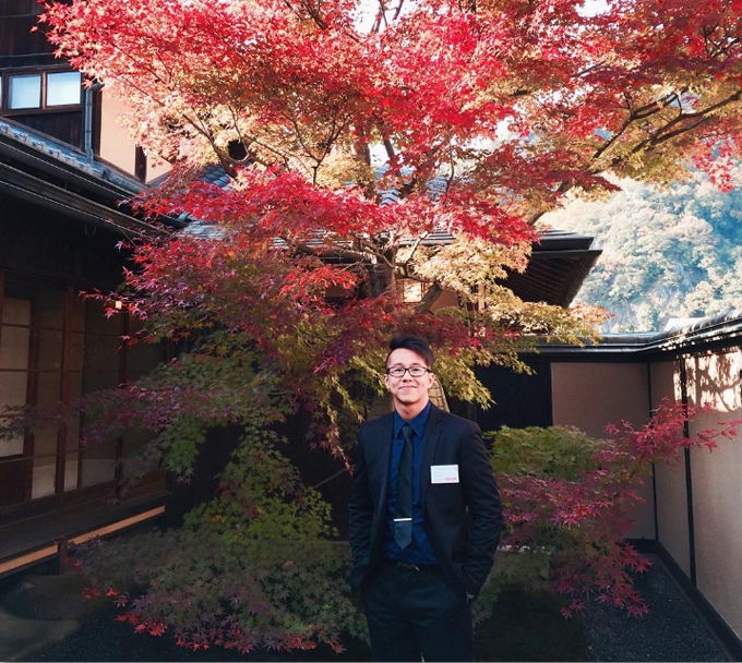 Do đặc thù công việc, Matt Liu thường xuyên có các chuyến du lịch nước ngoài, trong đó có Nhật Bản. Bạn trai Hương Giang đến tỉnh Nagoya và Aichi vào mùa thu, tranh thủ ngắm lá vàng lá đỏ. Đây là các địa phương thuộc miền Trung xứ sở phù tang, cảnh vật bình yên do chưa có nhiều khách du lịch.