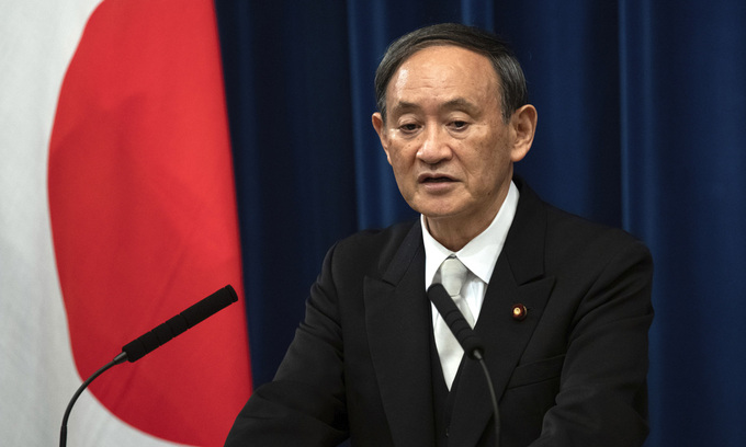 Tân thủ tướng Nhật Yoshihide Suga phát biểu trong cuộc họp báo tại Tokyo hôm 16/9. Ảnh: Reuters.