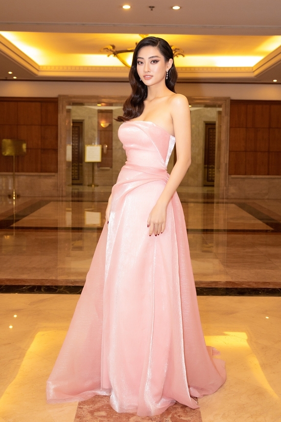 Hoa hậu Thế giới Việt Nam 2019 Lương Thùy Linh nổi bật qua chiều cao 1,78m.