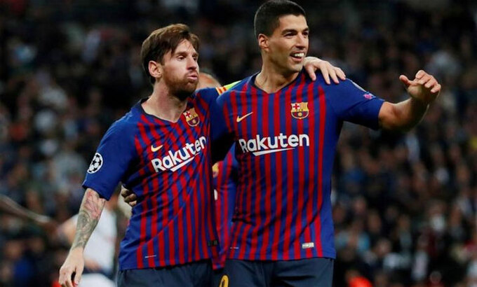 Messi và Suarez là hai trong ba cầu thủ ghi bàn nhiều nhất trong lịch sử Barca. Ảnh: Reuters.