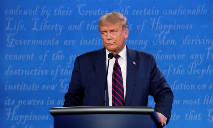 Tổng thống Mỹ Donald Trump trong cuộc tranh luận với đối thủ đảng Dân chủ Joe Biden tại Cleveland, Ohio, tối 29/9. Ảnh: Reuters.