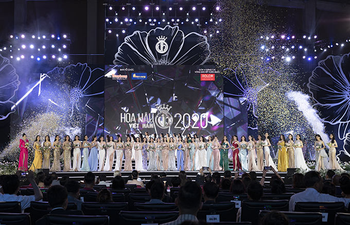 Sân khấu bán kết Hoa hậu Việt Nam 2020 được dàn dựng hoành tráng.