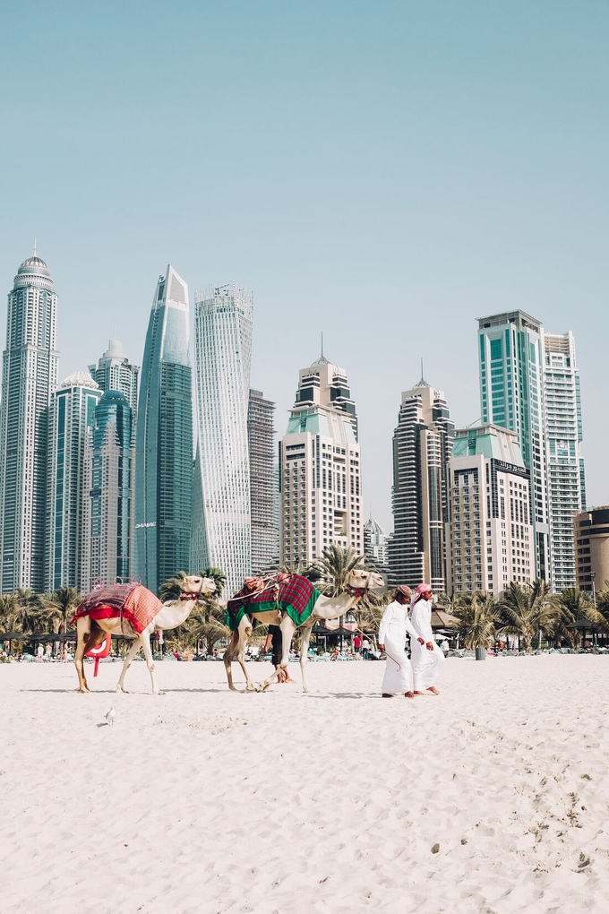 Du khách đến Dubai phải mua bảo hiểm y tế đầy đủ và cần ký vào tờ khai về việc chịu mọi chi phí nếu mắc bệnh tại đây. Ảnh: Fredrik Ohlander/Unsplash