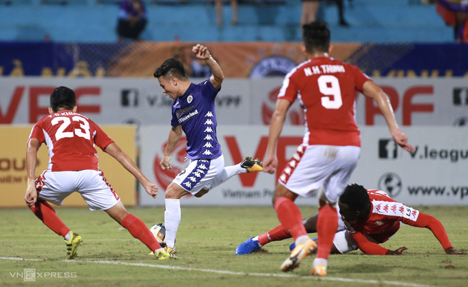 Quang Hải cắt được 13 trận tịt ngòi tại V-League khi ghi bàn ấn định tỷ số 2-0 ngày Hà Nội tiếp đón TP HCM. Ảnh: Lâm Thoả