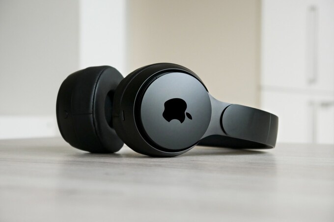 Tai nghe AirPods Studio có thể ra mắt cùng iPhone 12. Ảnh: MobileFlip.