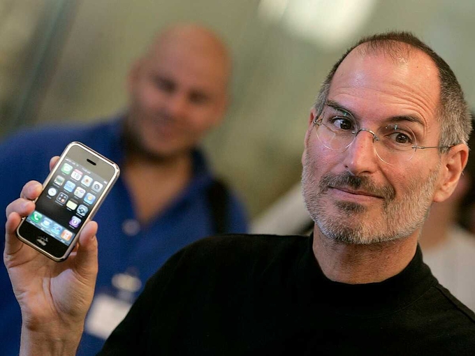 Steve Jobs luôn muốn một chiếc iPhone có màn hình vừa đủ, có thể dễ dàng sử dụng bằng một tay. Ảnh: Reuters.