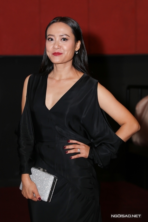 Diễn viên - nhà sản xuất - đạo diễn Hồng Ánh đóng vai vợ của Hứa Vĩ Văn trong phim.