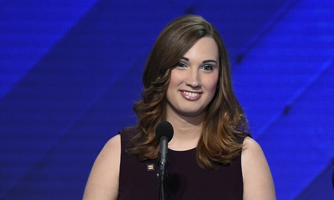 Sarah McBride phát biểu tại hội nghị quốc gia đảng Dân chủ ở Philadelphia, Pennsylvania, ngày 28/7/2016. Ảnh: AFP