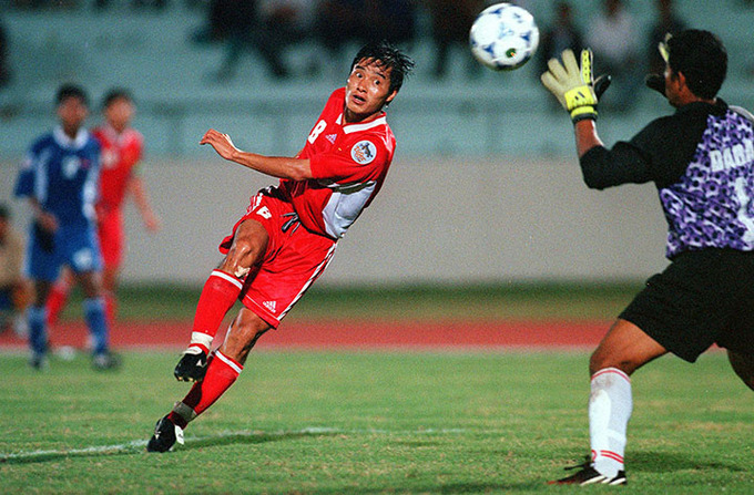 Nguyễn Hồng Sơn từng được Liên đoàn bóng đá Đông Nam Á bình chọn là một trong sáu tiền vệ hay nhất lịch sử AFF Cup. Ảnh: AFF.