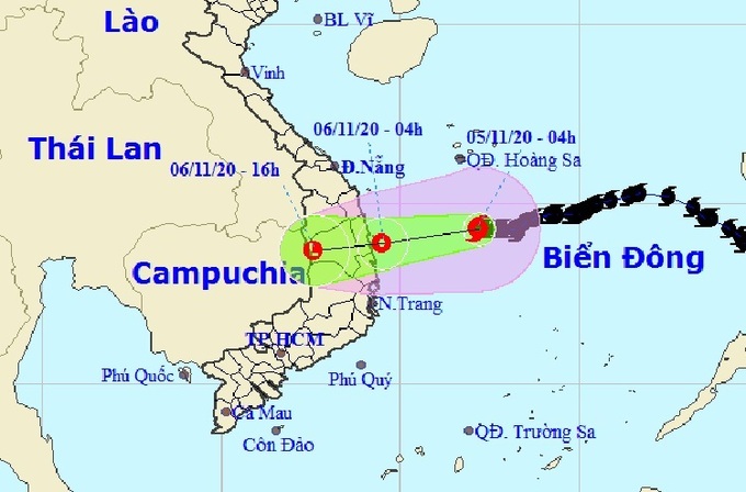 Đường đi của bão Goni theo dự báo của Trung tâm Dự báo Khí tượng Thủy văn Quốc gia sáng 5/11. Ảnh: NCHMF.