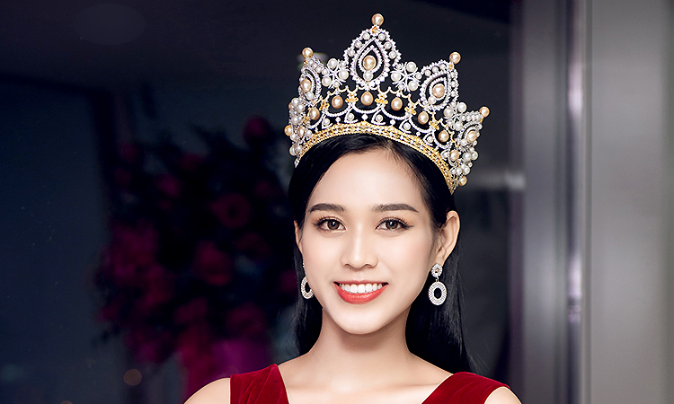 Hoa hậu Đỗ Thị Hà: Tôi rèn tính cách khi cấy lúa với mẹ