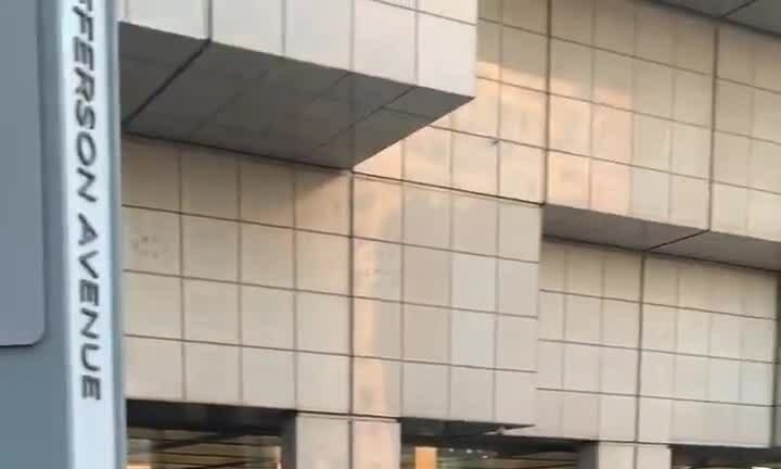 Người ủng hộ Trump vây trung tâm kiểm phiếu