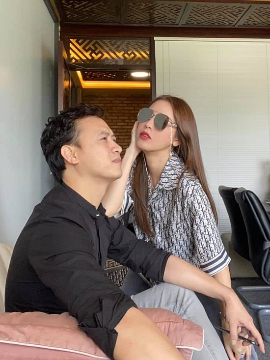 Hiện Quế Vân mang thai với người yêu kém tuổi. Tôi nghĩ con cái là do Trời cho và là phước mới có được, cô cho hay.