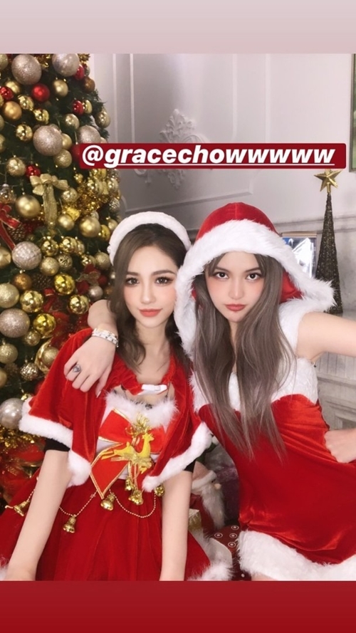 Người mẫu Châu Dương Thanh (phải) - bạn gái cũ của ca sĩ La Chí Tường mở tiệc Giáng sinh cùng bạn bè.
