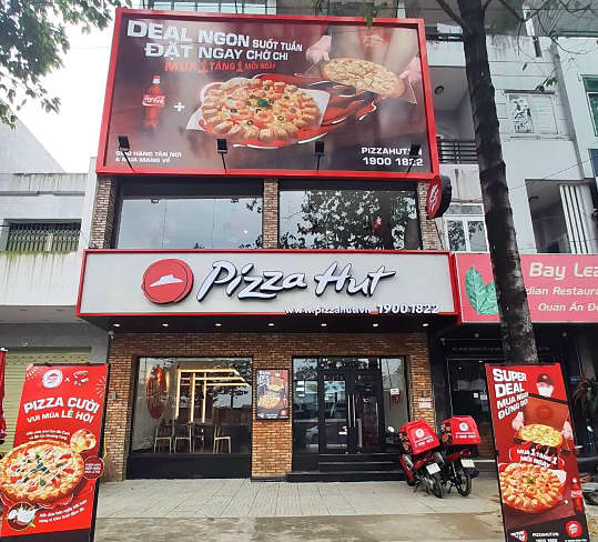 Cửa hàng thứ 100 của Pizza Hut Việt Nam tại Biên Hòa.