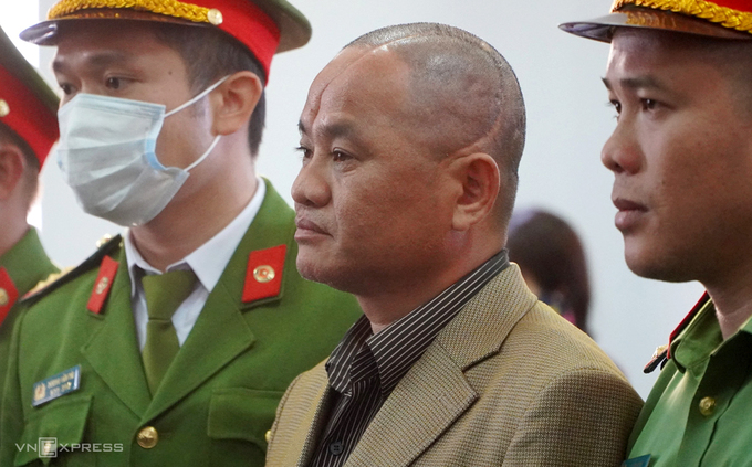 Bị cáo Đỗ Văn Minh nghe tuyên án. Ảnh: Trần Hoá.