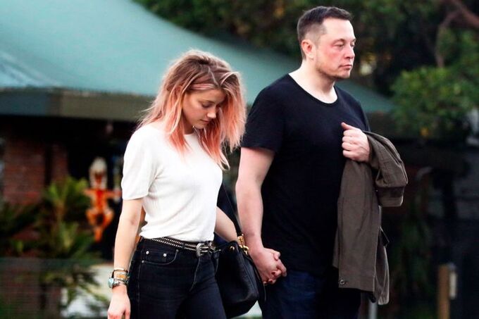 Khi hẹn hò, Musk cũng mặc trang phục đơn giản.