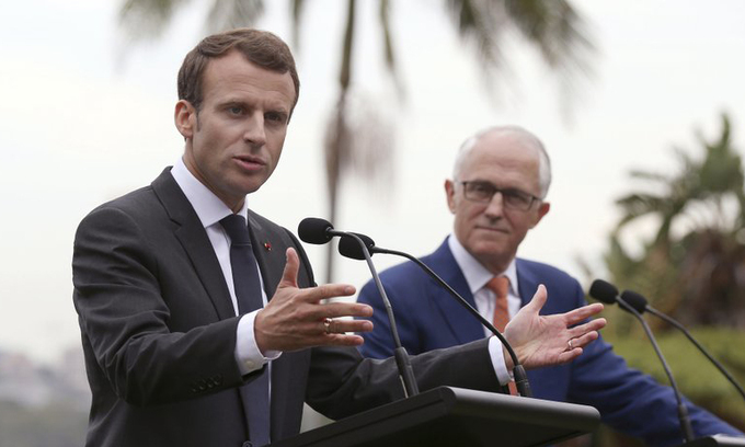 Tổng thống Pháp Emmanuel Macron (trái) và cựu thủ tướng Australia Malcolm Turnbull trong cuộc họp báo ở Sydney, Australia, hồi tháng 5/2018. Ảnh: AP.