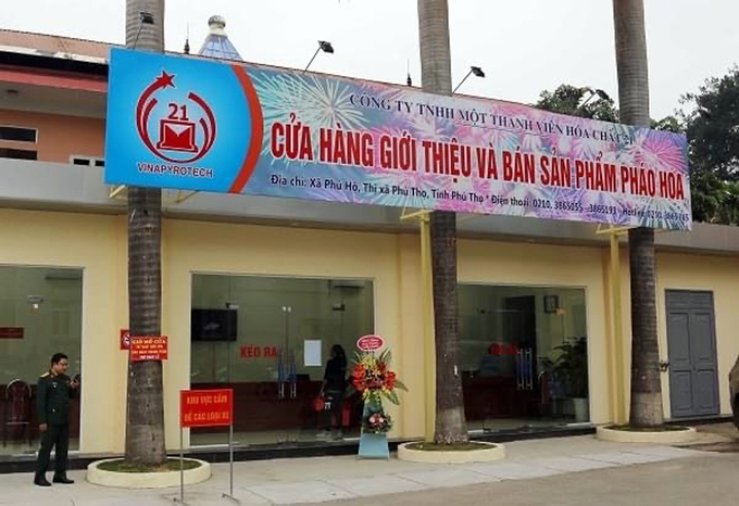 Một cửa hàng bán pháo hoa hợp pháp tại Thị xã Phú Thọ, tỉnh Phú Thọ của Công ty TNHH Một thành viên Hóa chất 21.Ảnh: Z121