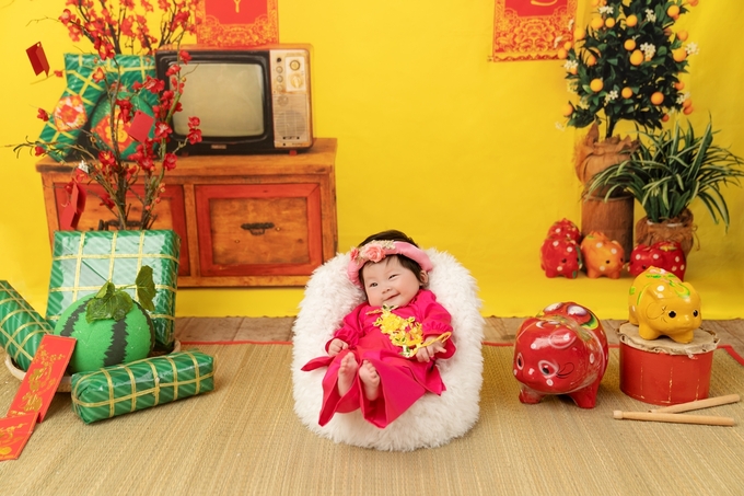 Thường xuyên được mẹ chụp ảnh đời thường, Ốc tỏ ra dạn dĩ và ngoan ngoãn hợp tác với êkíp.