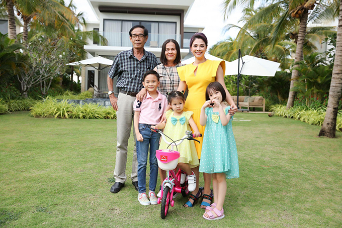 Gia đình Thanh Thảo vừa có chuyến nghỉ dưỡng, du xuân tại một resort 5 sao ở Vũng Tàu. Đây là chuyến du lịch đầu tiên của nữ ca sĩ sau khi cùng con gái Talia và con trai nuôi Jacky Minh Trí về Việt Nam và trải qua 14 ngày cách ly tại penthouse ở Đà Nẵng.