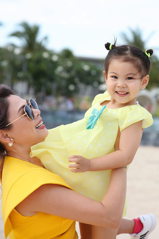 Sau khi kết thúc chuyến du xuân, Thanh Thảo cùng các con trở về nhà đón Tết cổ truyền bên người thân.