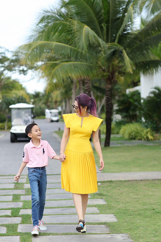 Cậu nhóc lớn bổng, càng lớn càng đẹp trai và rất nghe lời mẹ. Thanh Thảo coi Jacky như con đẻ và dành mọi điều tốt đẹp nhất cho cậu bé.