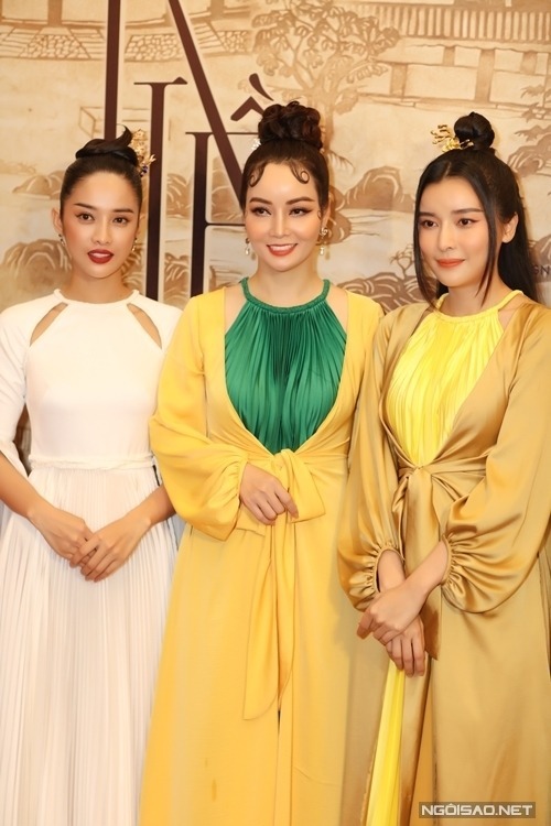Đạo diễn Mai Thu Huyền bên người mẫu Trình Mỹ Duyên (trái) vai Thúy Kiều và diễn viên Cao Thái Hà vai Hoạn Thư.