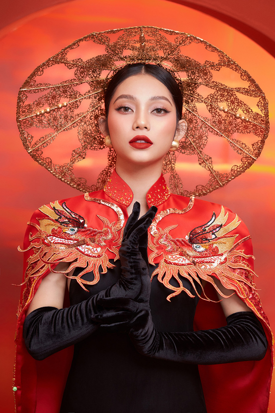 Khoác lên mình những bộ cánh màu nổi khiến người đẹp quê Vũng Tàu cảm thấy vui tươi, phấn chấn và tràn đầy năng lượng.