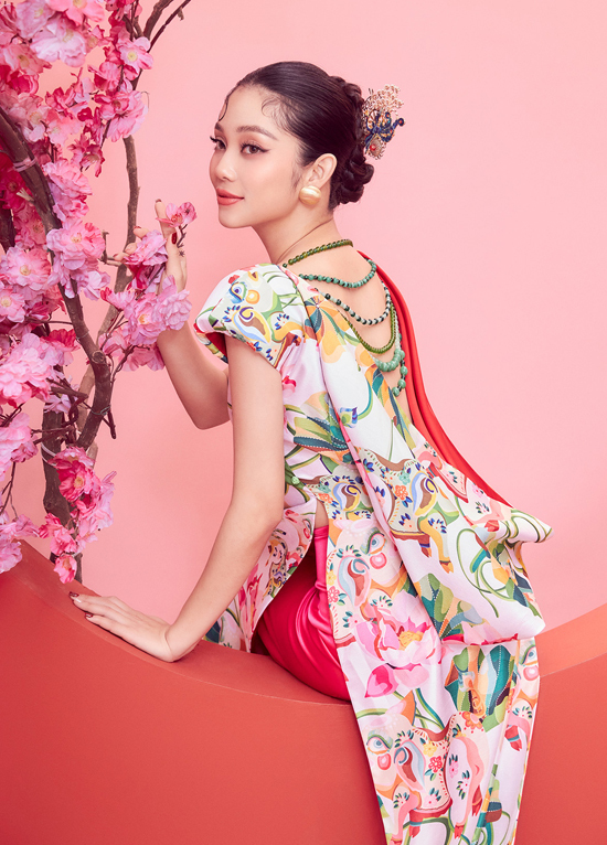 Bộ ảnh do stylist Nguyễn Đức Thạnh và chuyên gia trang điểm Duong Huu Nghia, tạo mẫu tóc Huong Dao hỗ trợ thực hiện.