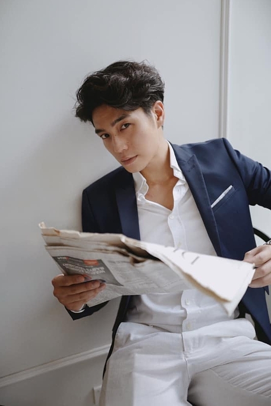 Bạn trai tin đồn của Ngô Thanh Vân sở hữu ngọai hình soái ca, mái tóc lãng tử. Nhờ vậy, anh còn đắt show chụp lookbook, đóng MV.