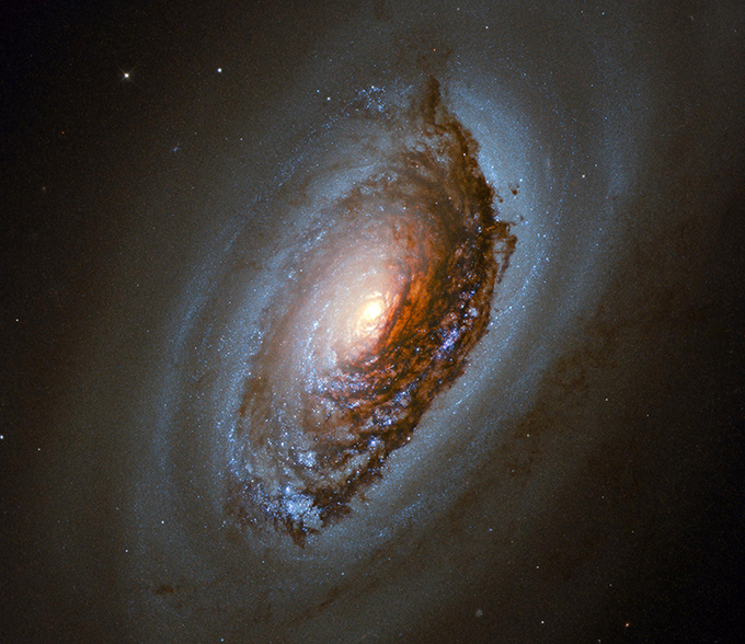 Hubble gửi về Trái Đất ảnh chụp tuyệt đẹp về thiên hà Mắt Quỷ. Ảnh: NASA/ESA.