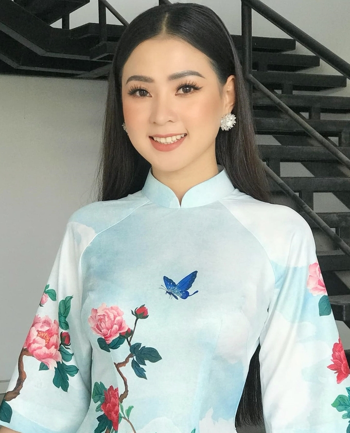 Thiên Hương - bạn gái Minh Luân - sinh năm 1993, từng vào Top 4 cuộc thi Duyên dáng Bolero. Hiện cô kinh doanh, thi thoảng tham gia chương trình nghệ thuật. Ảnh: Facebook Thiên Hương.