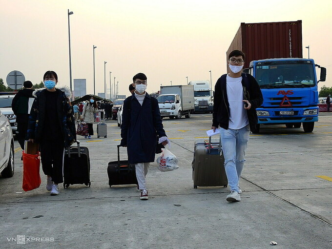 Sinh viên từ Hà Nội về trên cao tốc Hạ Long - Hải Phòng, chuẩn bị đón Tết Nguyên đán Tân Sửu 2021. Ảnh: Minh Cương