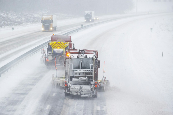Hà Lan gặp bão tuyết lớn 10 năm mới có một lần, Bắc Âu lạnh giá - Ảnh 1.