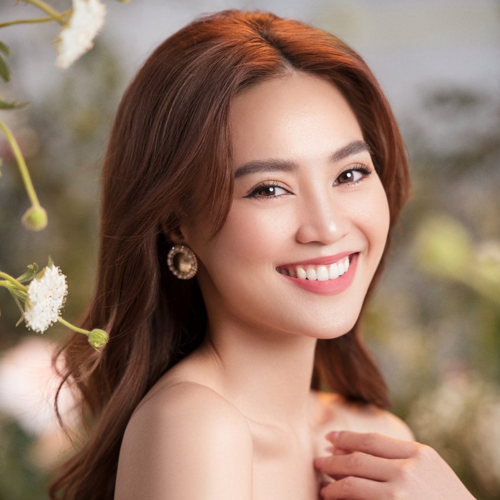 Lan Ngọc hiện nay được xem là ngọc nữ mới trong làn giải trí Việt, đặc biệt gần đây nữ diễn viên tham gia chương trình Chạy đi chờ chi, với tính cách nhí nhảnh, thông minh cô đã thu hút được đông đảo fan hâm hộ về cho mình.