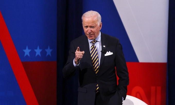 Tổng thống Mỹ Joe Biden phát biểu tại Milwaukee, Wisconsin, hôm 16/2. Ảnh: Reuters.
