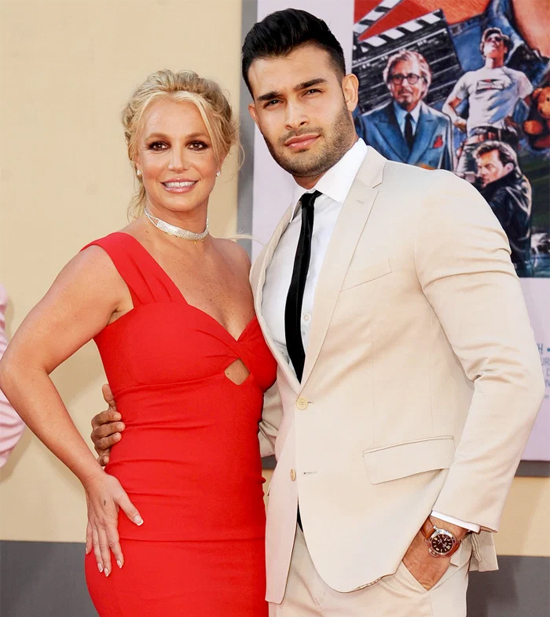 Britney và Sam tham dự thảm đỏ cùng nhau. Ảnh: Startraksphoto.