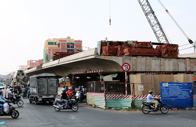 Công trình cầu Bưng trên đường Lê Trọng Tấn hồi cuối tháng 2. Ảnh: Gia Minh.