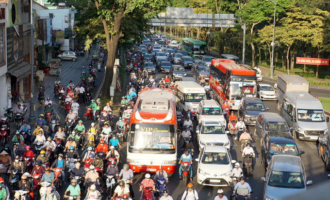 Kẹt xe trên đường Trần Quốc Hoàn, đoạn qua vòng xoay Lăng Cha Cả, năm 2020. Ảnh: Gia Minh.