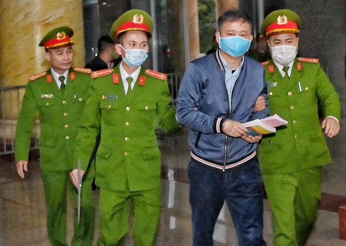 Bị cáo Trịnh Xuân Thăng được dẫn giải tới phiên toà sáng 22/1. Ảnh: Giang Huy