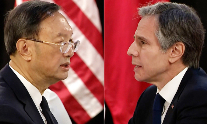Ngoại trưởng Mỹ Antony Blinken (phải) và nhà ngoại giao Trung Quốc Dương Khiết Trì tại cuộc hội đàm ở Anchorage, bang Alaska, Mỹ, hôm 18/3. Ảnh: CNN.