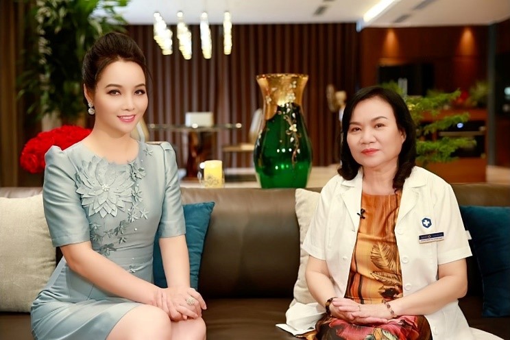 MC Mai Thu Huyền và bác sĩ CKII Nguyễn Thanh Nho.