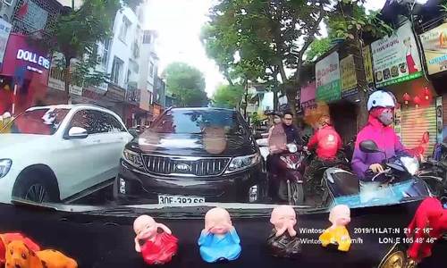 Sorento lấn làn, yêu cầu ôtô đi đúng chiều nhường đường
